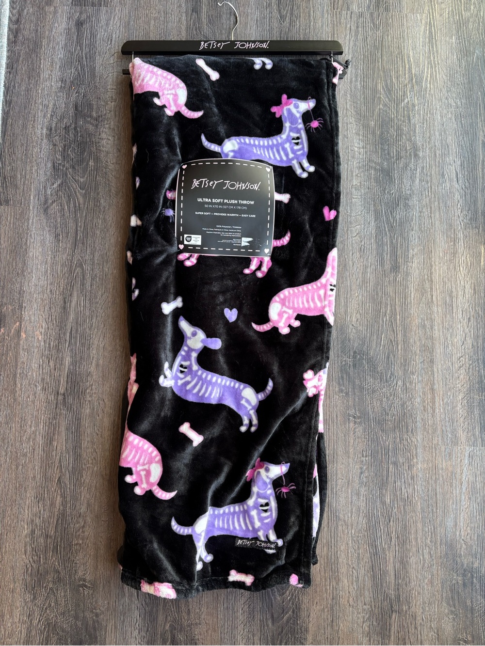 NWT Betsey Johnson Dachshund Throw Blanket 🐾